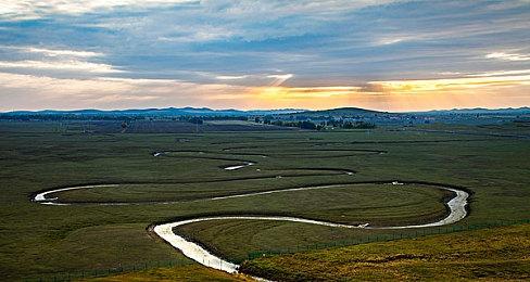 国产恐怖游戏《三伏》新宣传图 或与90年代气功热有关